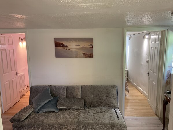 House | Living area - 2bed Room Small Annex Furnished in High Wycombe (High Wycombe)