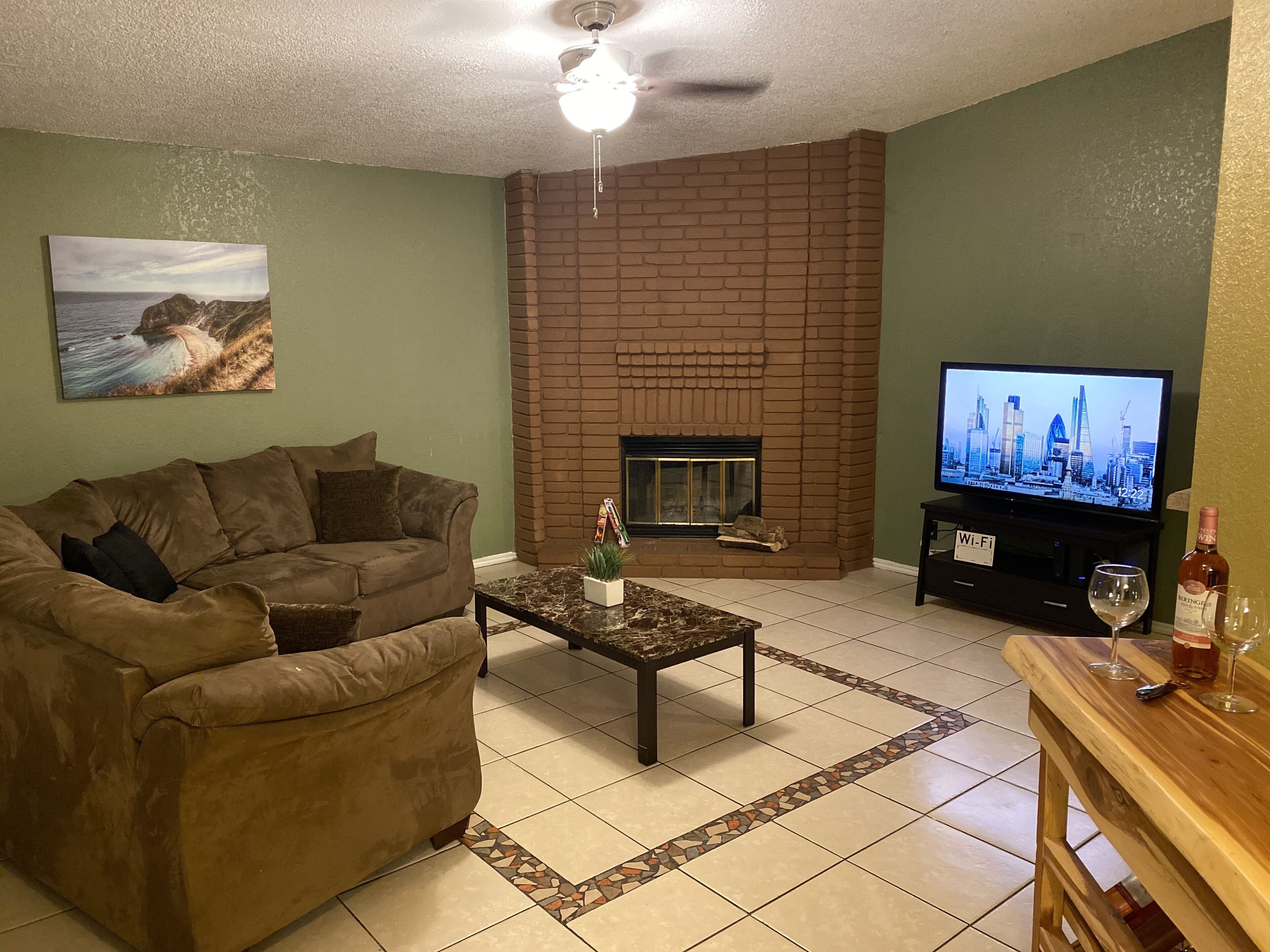 Spectacular 3 Bed 2 Bath Family Game House