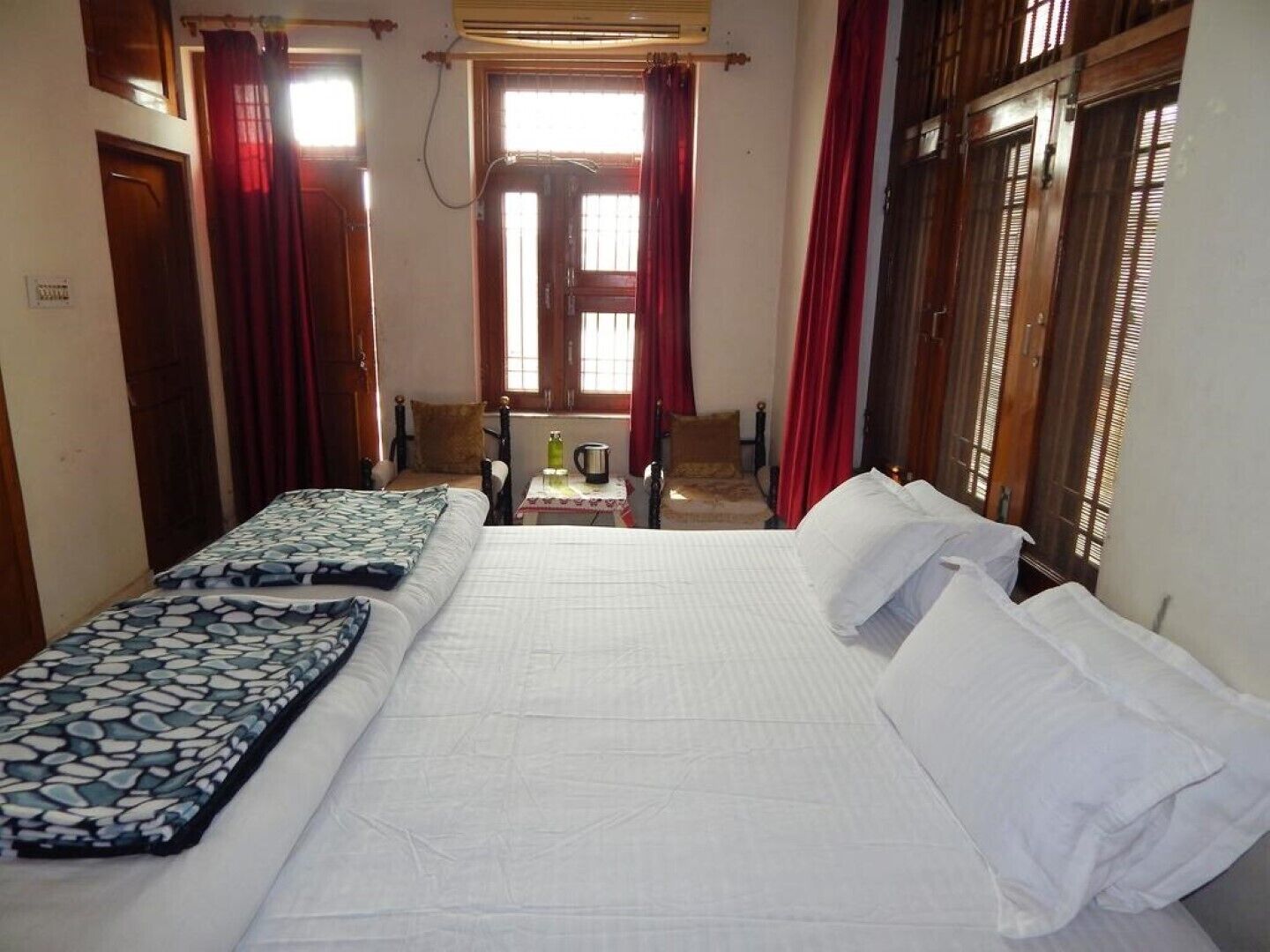 2 bedrooms, bed sheets