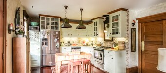 Historic Luxury Condo with POOL & modern amenities in Wildwood Crest, NJ