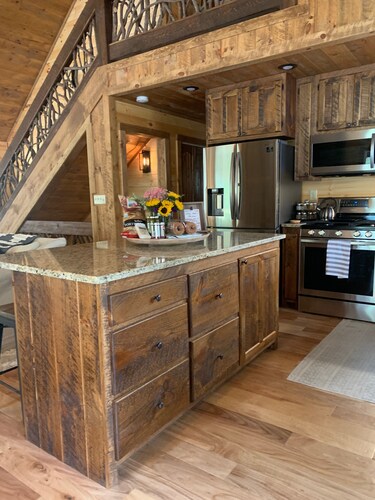 BUDDHA BLUE RIDGE TREES is a BRAND NEW custom 4/4 Close to town Find your ZEN...