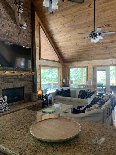 BUDDHA BLUE RIDGE TREES is a BRAND NEW custom 4/4 Close to town Find your ZEN...