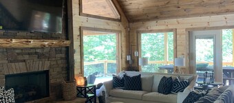 BUDDHA BLUE RIDGE TREES is a BRAND NEW custom 4/4 Close to town Find your ZEN...