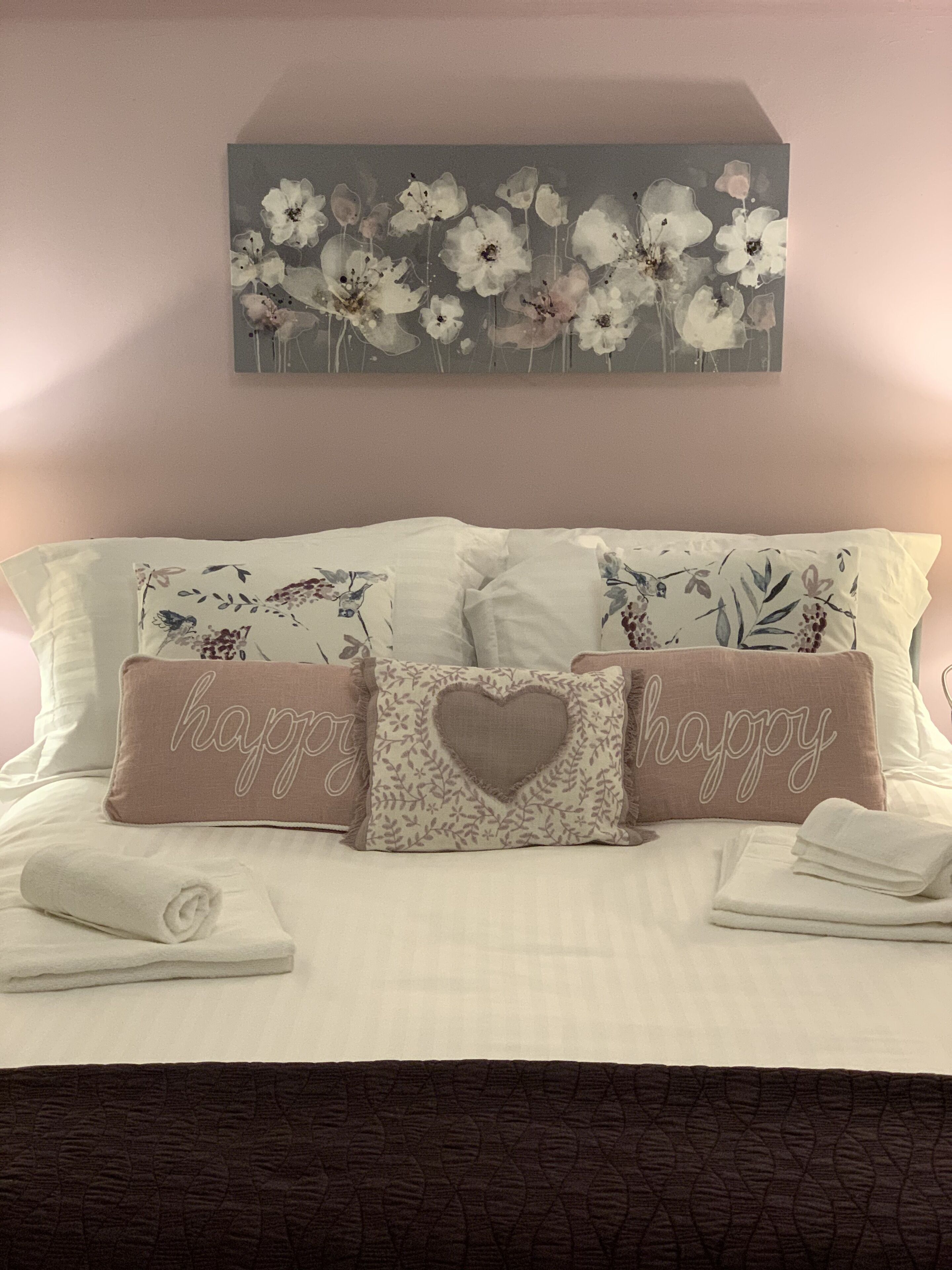 3 bedrooms, desk, iron/ironing board, travel cot