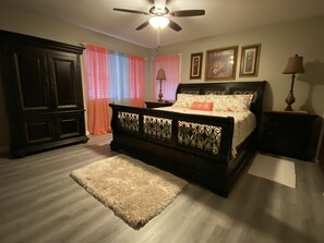 3 bedrooms, desk, iron/ironing board, travel cot - Noccalula Mountain Retreat-The ByrdHouse (Gadsden)