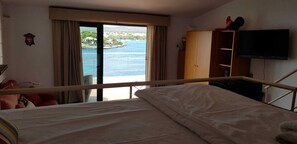 3 Schlafzimmer, Schreibtisch, Bügeleisen/Bügelbrett, Reisekinderbett
