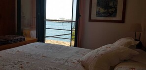 3 camere, una scrivania, ferro/asse da stiro, culla da viaggio