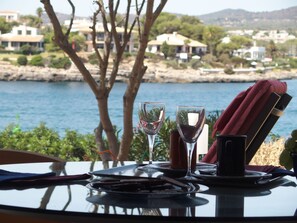Outdoor dining - House located by the sea, feel the breeze (Portocolom)