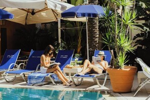 من حمّامات السباحة المغطاة، حمّام سباحة خارجي