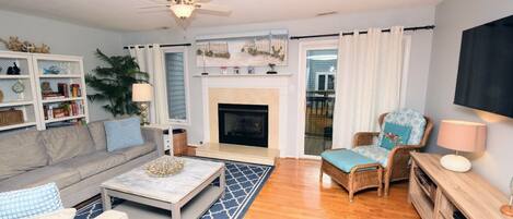 Télévision, lecteur de DVD, livres, vidéothÚque