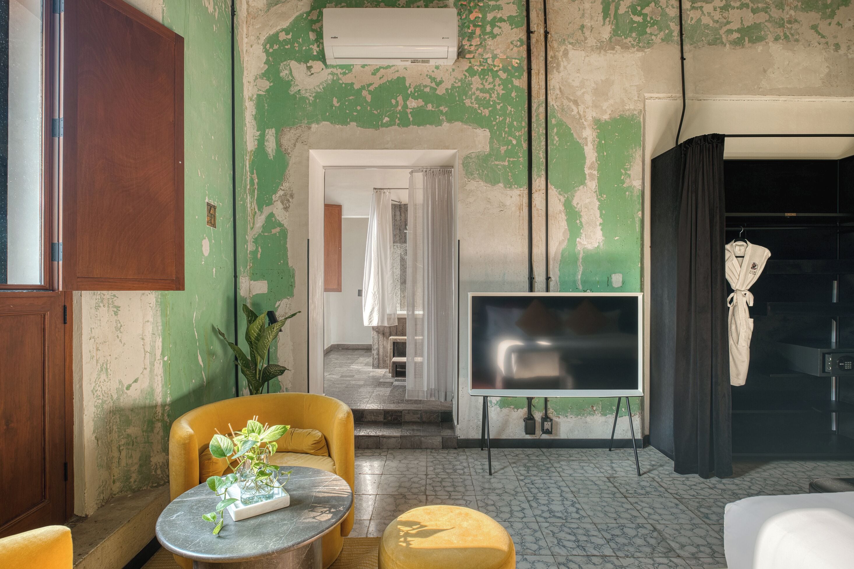 master suite / bathtub | 1 bedroom, egyptian cotton sheets, premium bedding, down duvets