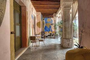 Interior detail - Pug Seal Oaxaca (Oaxaca)