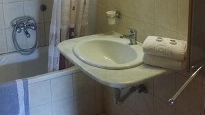 Bathroom - Valley Village (Faistos)