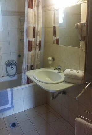 Bathroom - Valley Village (Faistos)