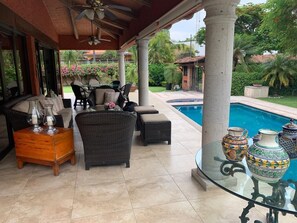 屋外ダイニングエリア