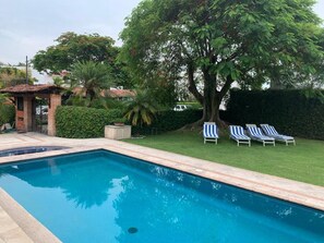 屋外プール、温水プール