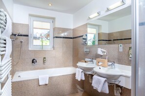 Bathroom - Hotel Seppl (Mutters)