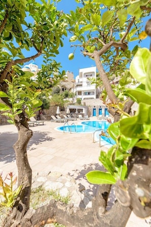 Outdoor pool - Anatoli Hotel and Spa (Santorini)