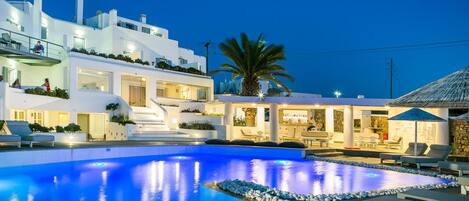 Kolam renang outdoor