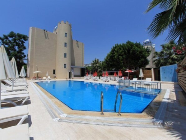 Outdoor pool - Niss Lara Hotel (Antalya)