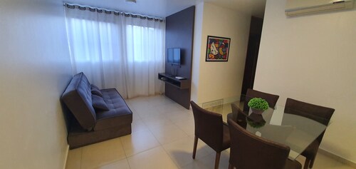 Apto Central Completo, com Suíte e Garagem