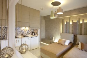 Room - Markos Studios (Santorini)