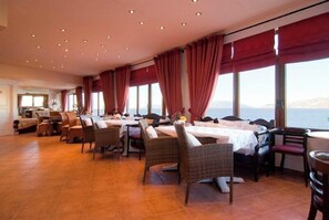 Dining - Akrotiraki (Mykonos)