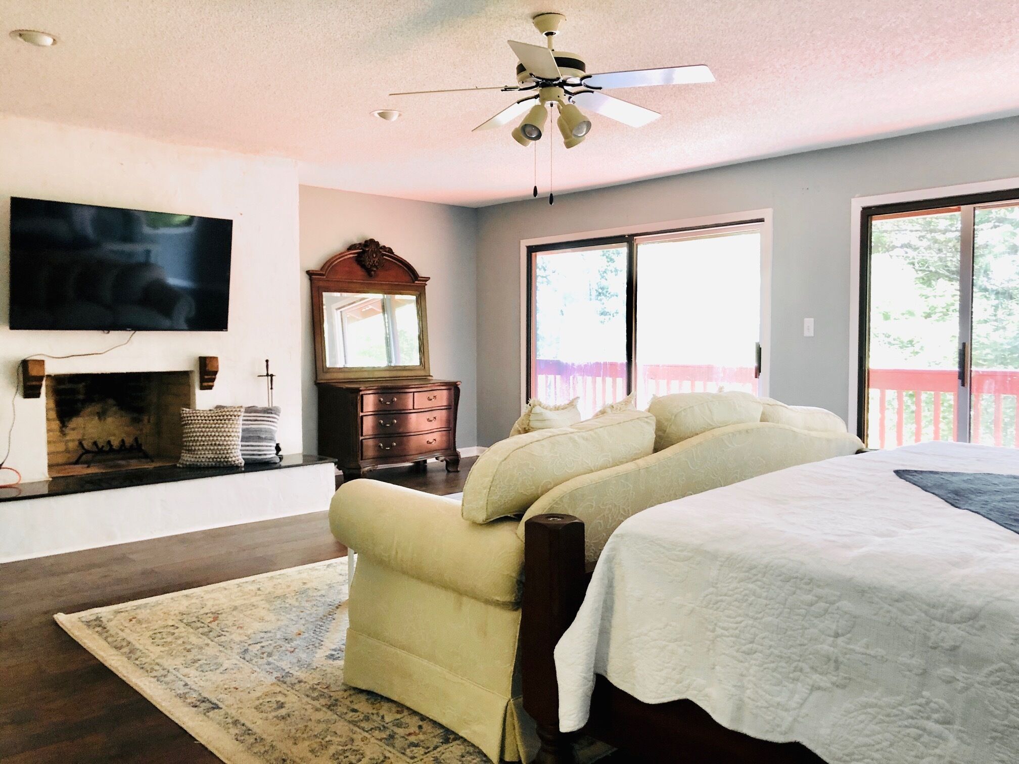 Kies Mountain Villa - Private Pool & Hot Tub, quiet and serene, overlooks Helen!