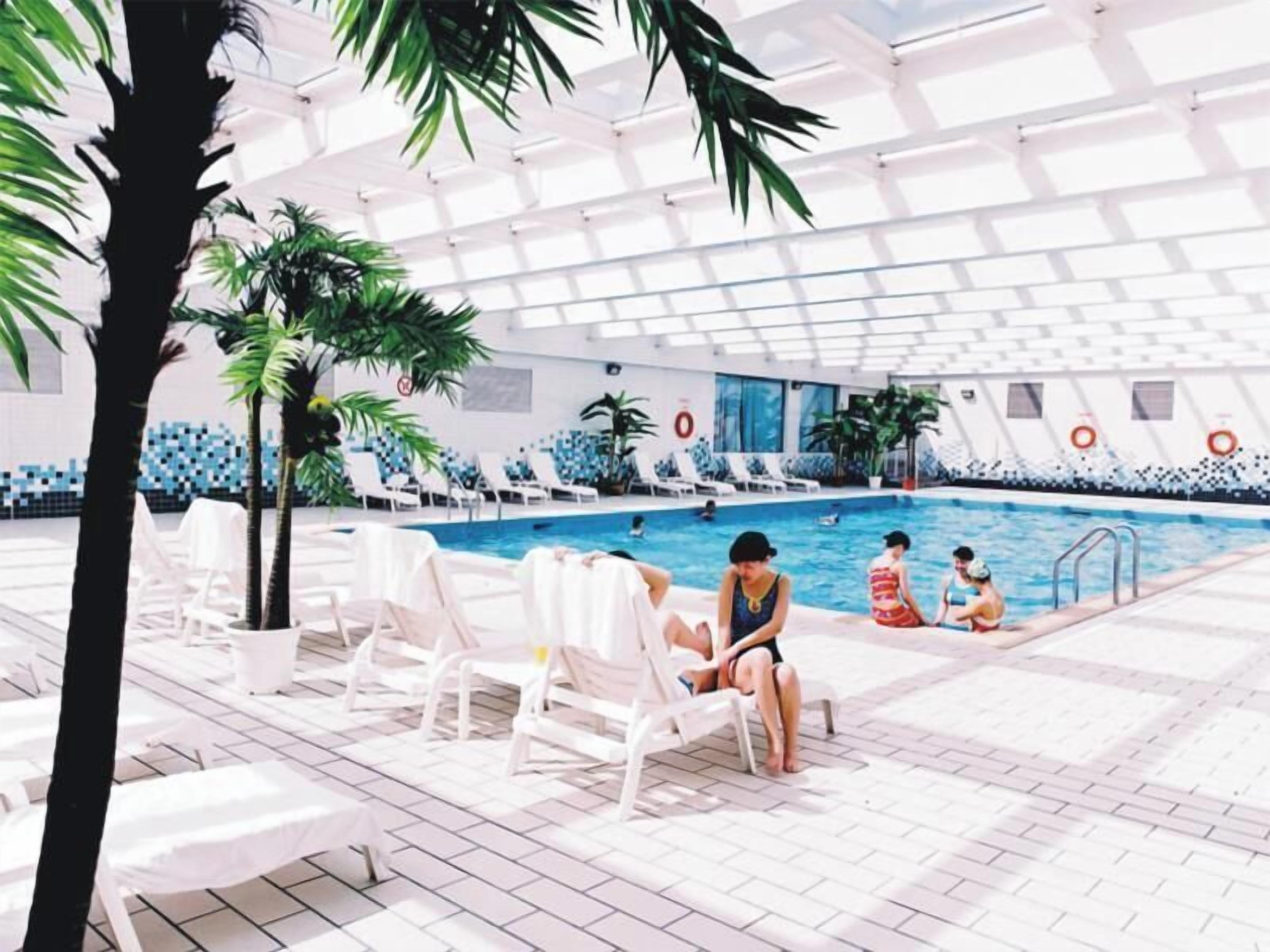 Indoor pool, outdoor pool