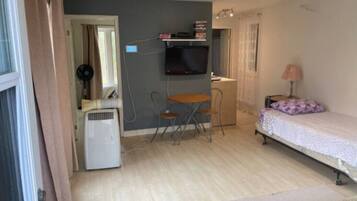 1 chambre, bureau, fer et planche Ă repasser, Wi-Fi