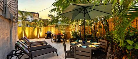 تناول الطعام بالخارج