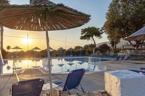 حمّام سباحة خارجي