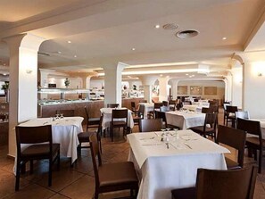 Dining - Minura Sur Menorca (Sant Lluis)