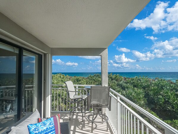 Property grounds - Beautiful Oceanfront condo at the Marriott Resort on Hutchinson Island (Stuart)