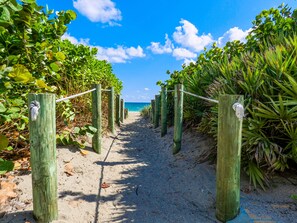 On the beach, sun-loungers, beach towels - Beautiful Oceanfront condo at the Marriott Resort on Hutchinson Island (Stuart)