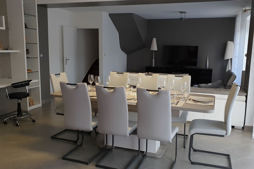 1- BizyFamily: 1 whole house of 160 m2 (8pers.)