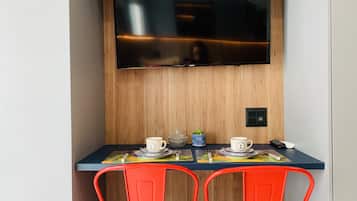 Executive Studio Suite | Makan dalam bilik