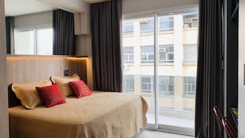 Estudi en suite executiu | Planxa i posts de planxar, wifi gratuïta i roba de llit