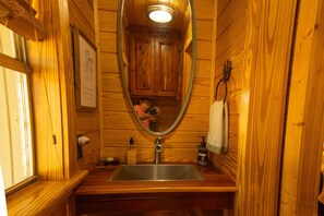 Amenidades de baño ecológicas, secadora de cabello, toallas 