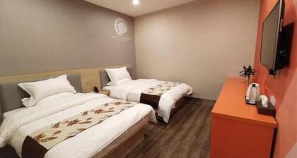 Shell Shanghai Jiading District Yumin Road Shanghai University Hotel