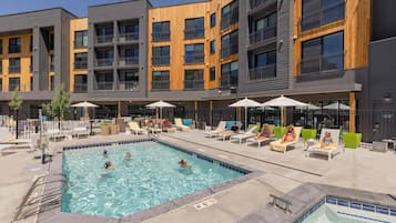 Outdoor pool, sun loungers