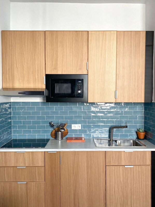 Micro-ondes, four, plaque de cuisson, lave-vaisselle