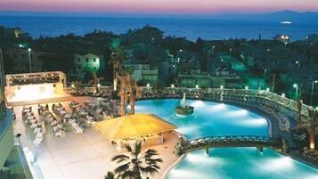 Sisäuima-allas, ulkouima-allas