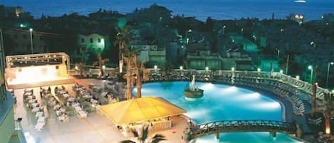 Indoor pool, outdoor pool