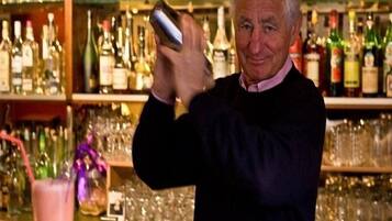 Bar (in der Unterkunft)