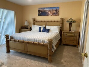3 bedrooms, iron/ironing board, free WiFi, bed sheets - KEY COLONY BEACH Island Paradise! 80FT DOCK. 331 (Key Colony Beach)