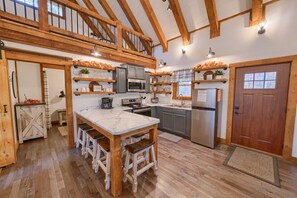 ثلاجة، ميكروويف، فرن، موقد طهي مسطح