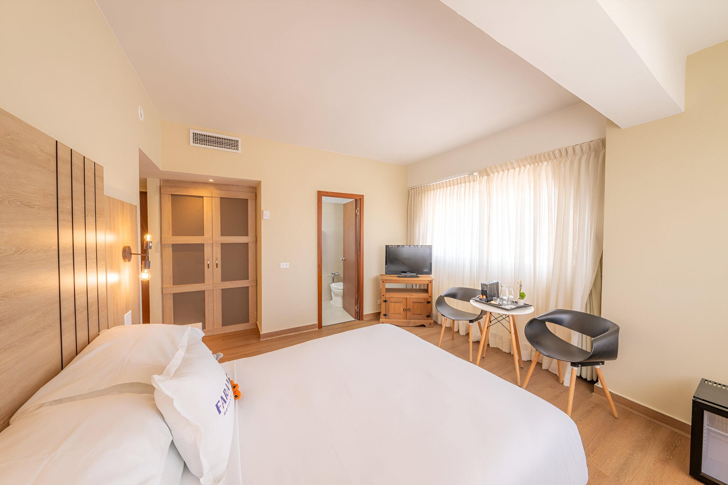 Premium bedding, down duvets, minibar, in-room safe
