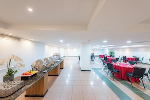 Free daily buffet breakfast