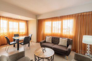 Premium bedding, down duvets, minibar, in-room safe - Hotel Faranda Express Soloy and Casino, a member of Radisson Individuals (Panama City)